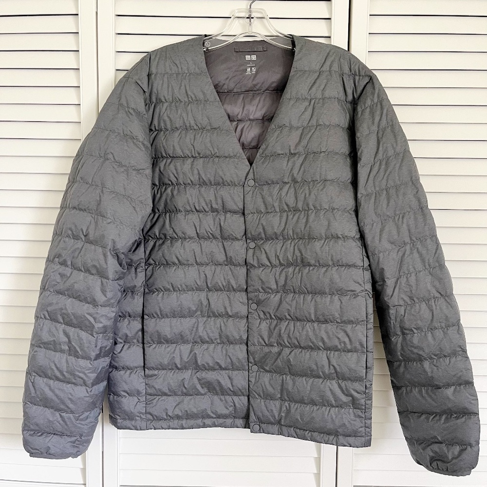 UNIQLO Men's Gray Ultra Light Down V Neck Puffer Jacket Large Packable Quilted